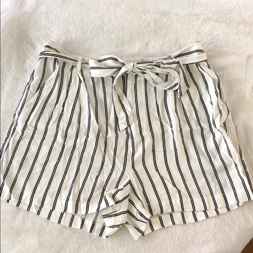 High waisted shorts with belt